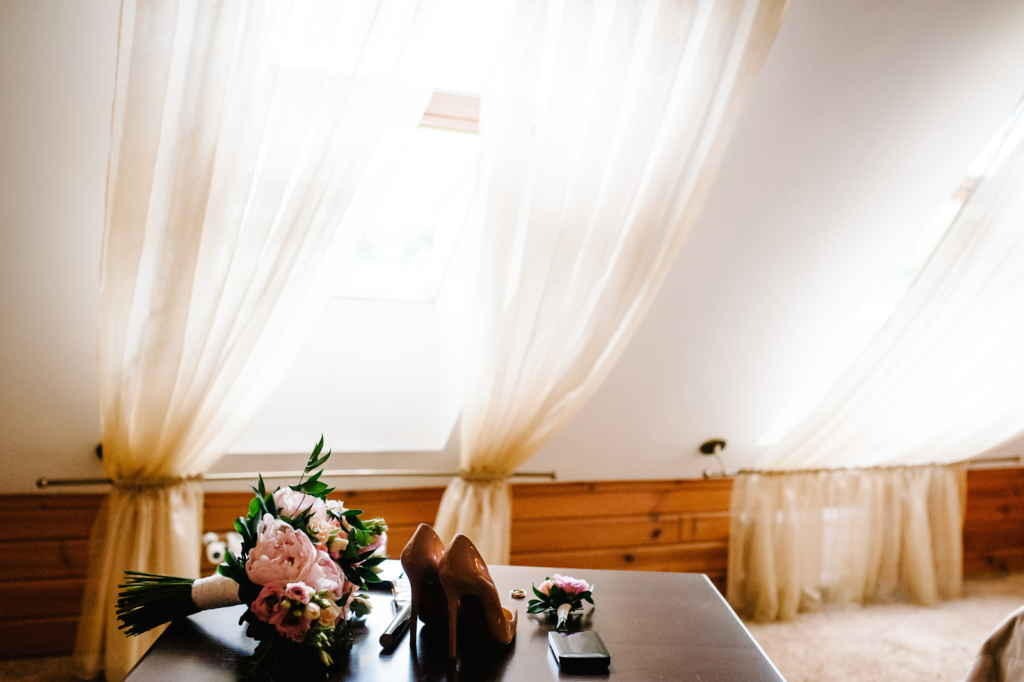 Transform your short-term rental into a wedding location 